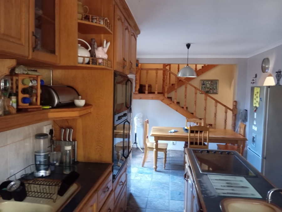 5 Bedroom Property for Sale in Victoria Park Western Cape